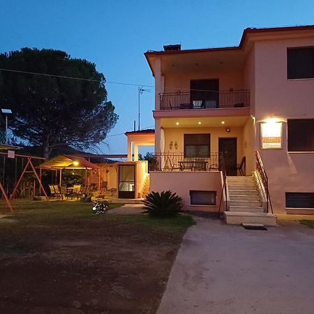 Villa Angela Сикия Екстериор снимка