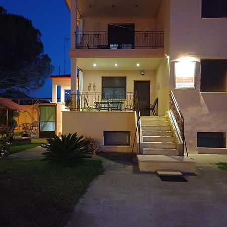 Villa Angela Сикия Екстериор снимка