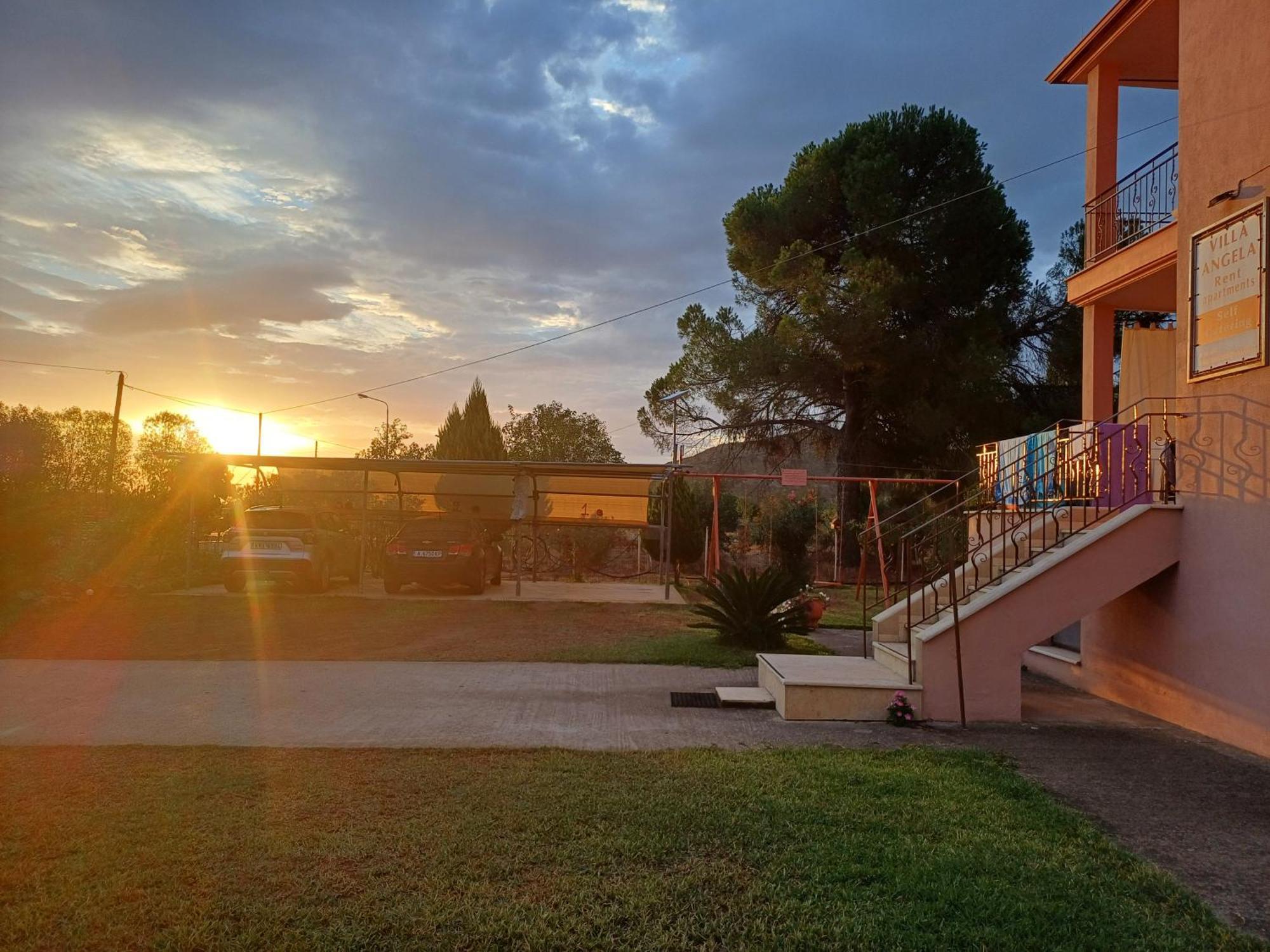 Villa Angela Сикия Екстериор снимка