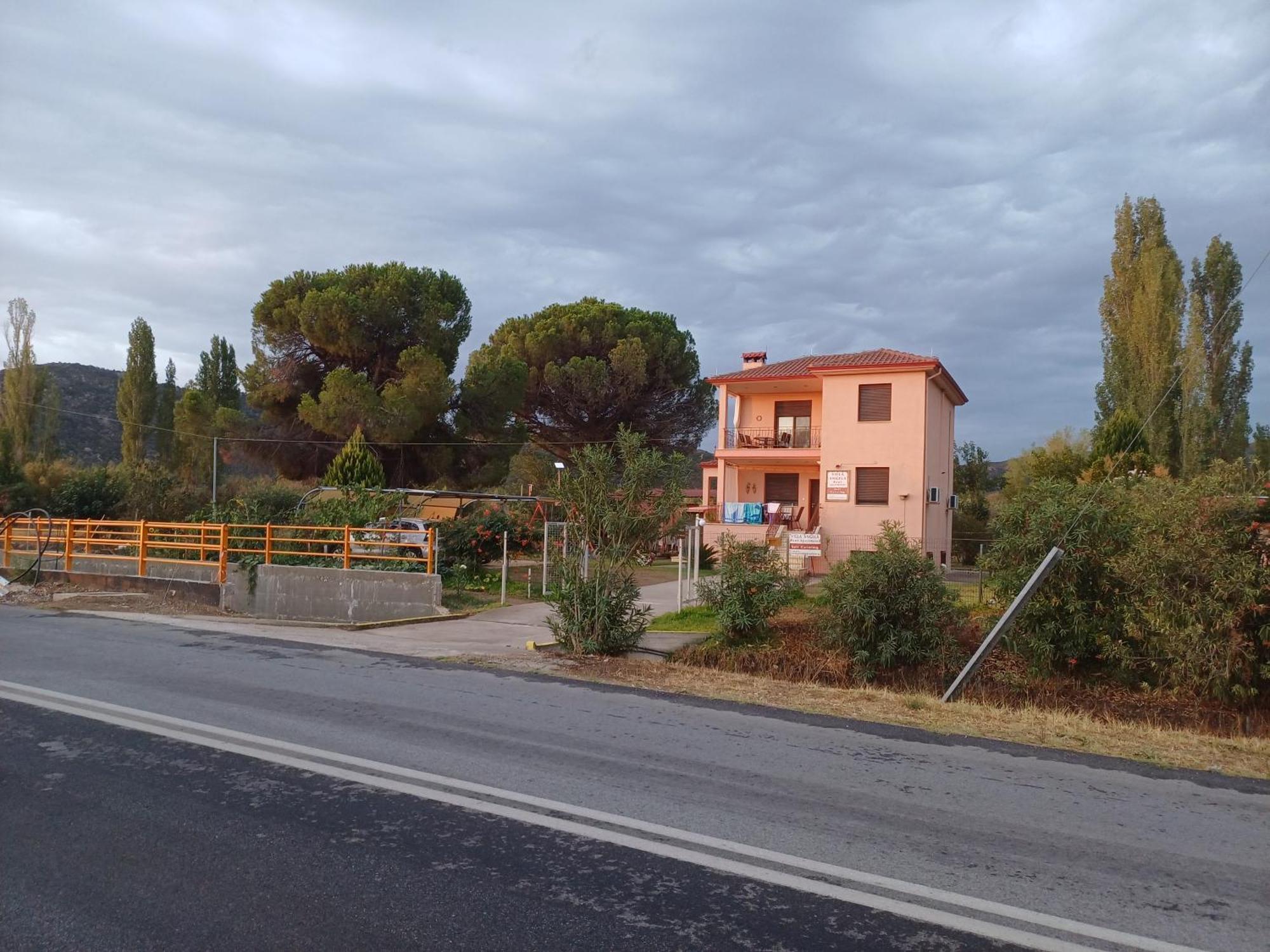 Villa Angela Сикия Екстериор снимка