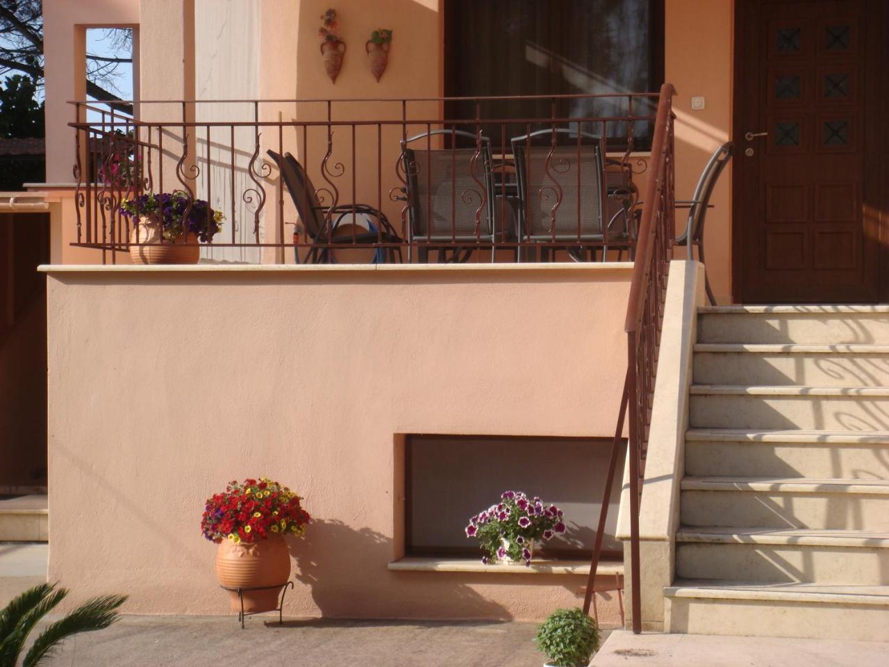 Villa Angela Сикия Екстериор снимка