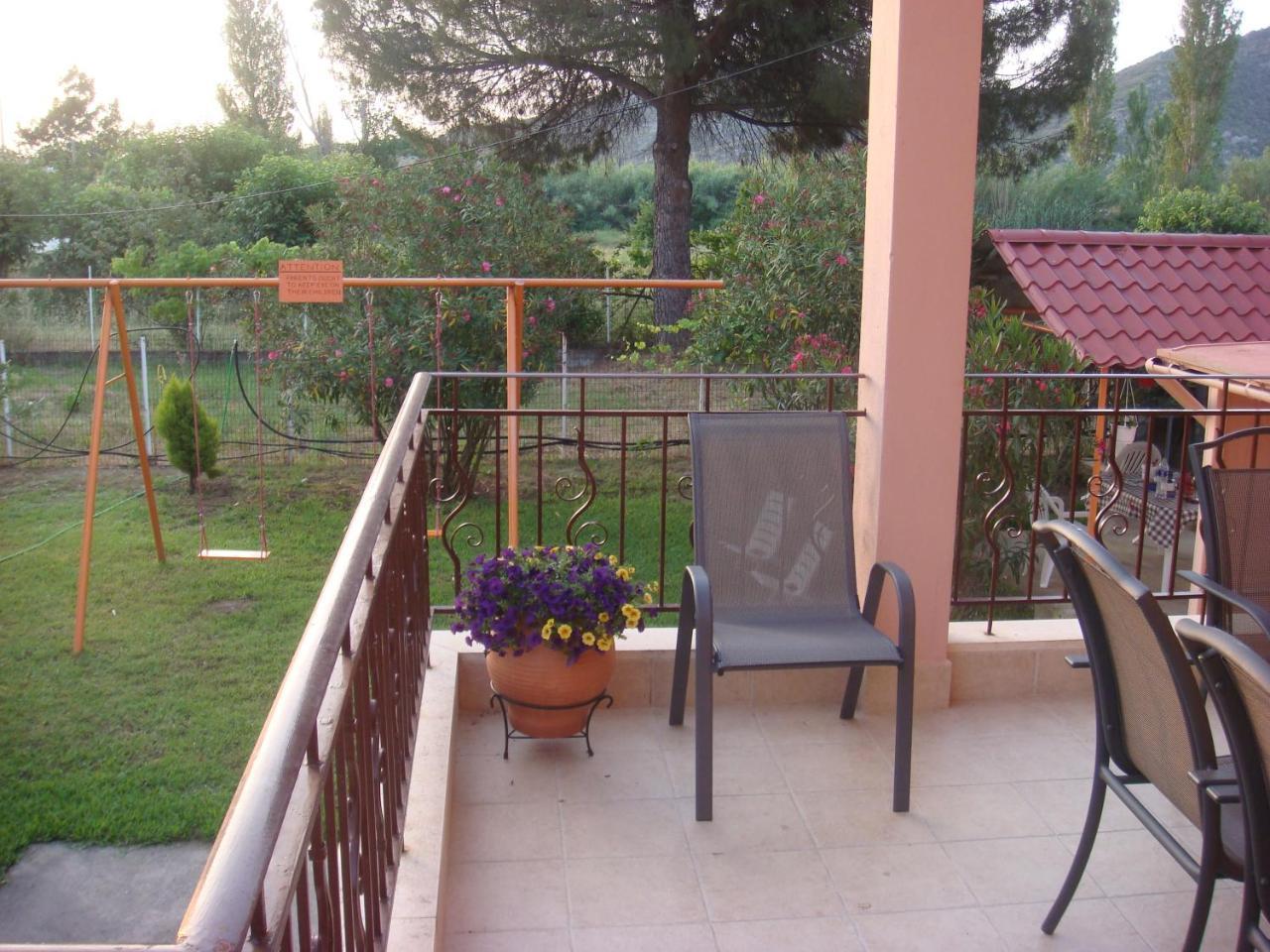 Villa Angela Сикия Екстериор снимка